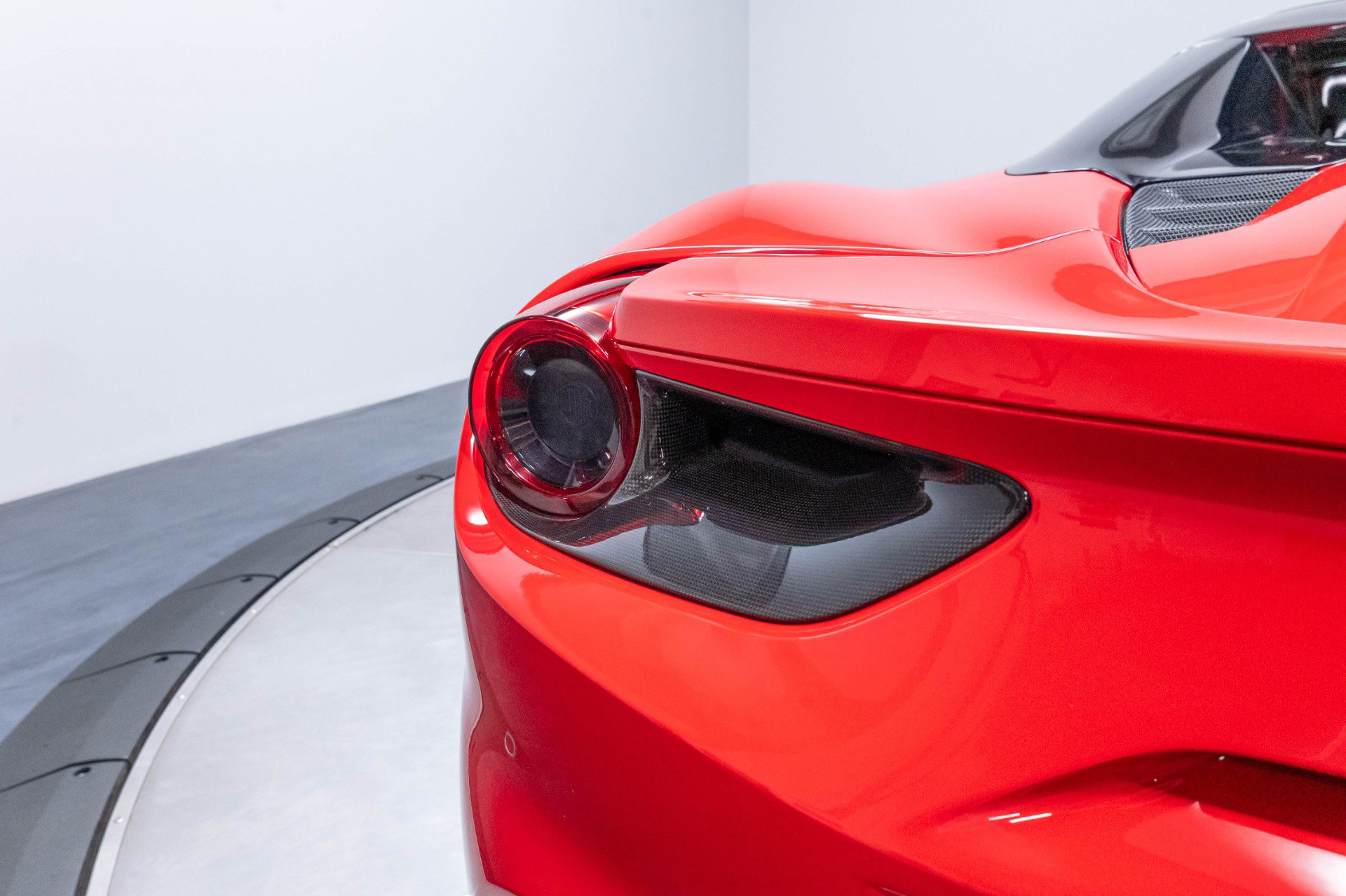 Used 2018 Ferrari 488 Spider RWD image 60