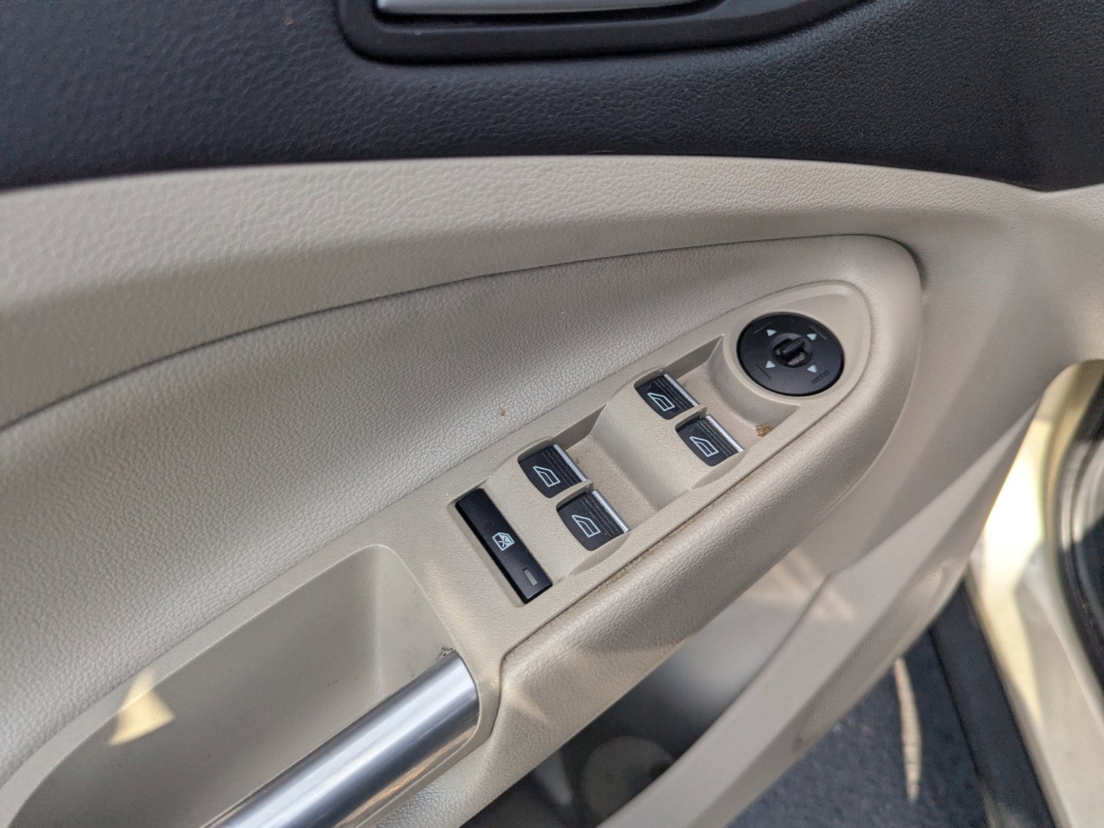 Used 2017 Ford Escape SE w/ Equipment Group 201A image 19