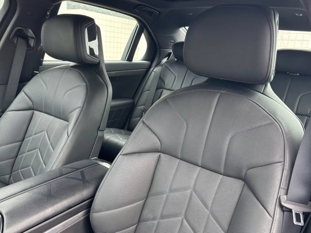 Certified 2024 BMW i7 eDrive50 w/ M Sport Package RWD image 16
