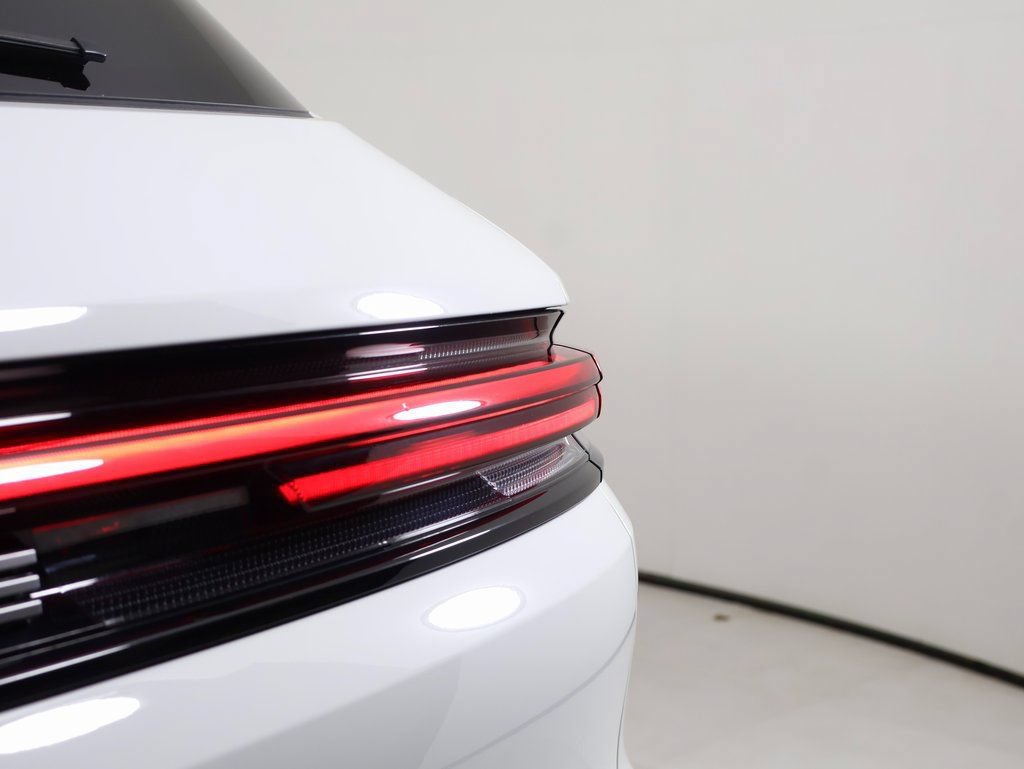 Certified 2025 Porsche Cayenne AWD/4WD image 11