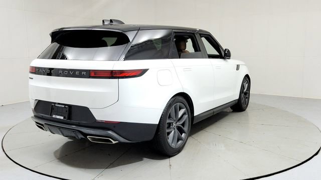 Used 2025 Land Rover Range Rover Sport SE image 5