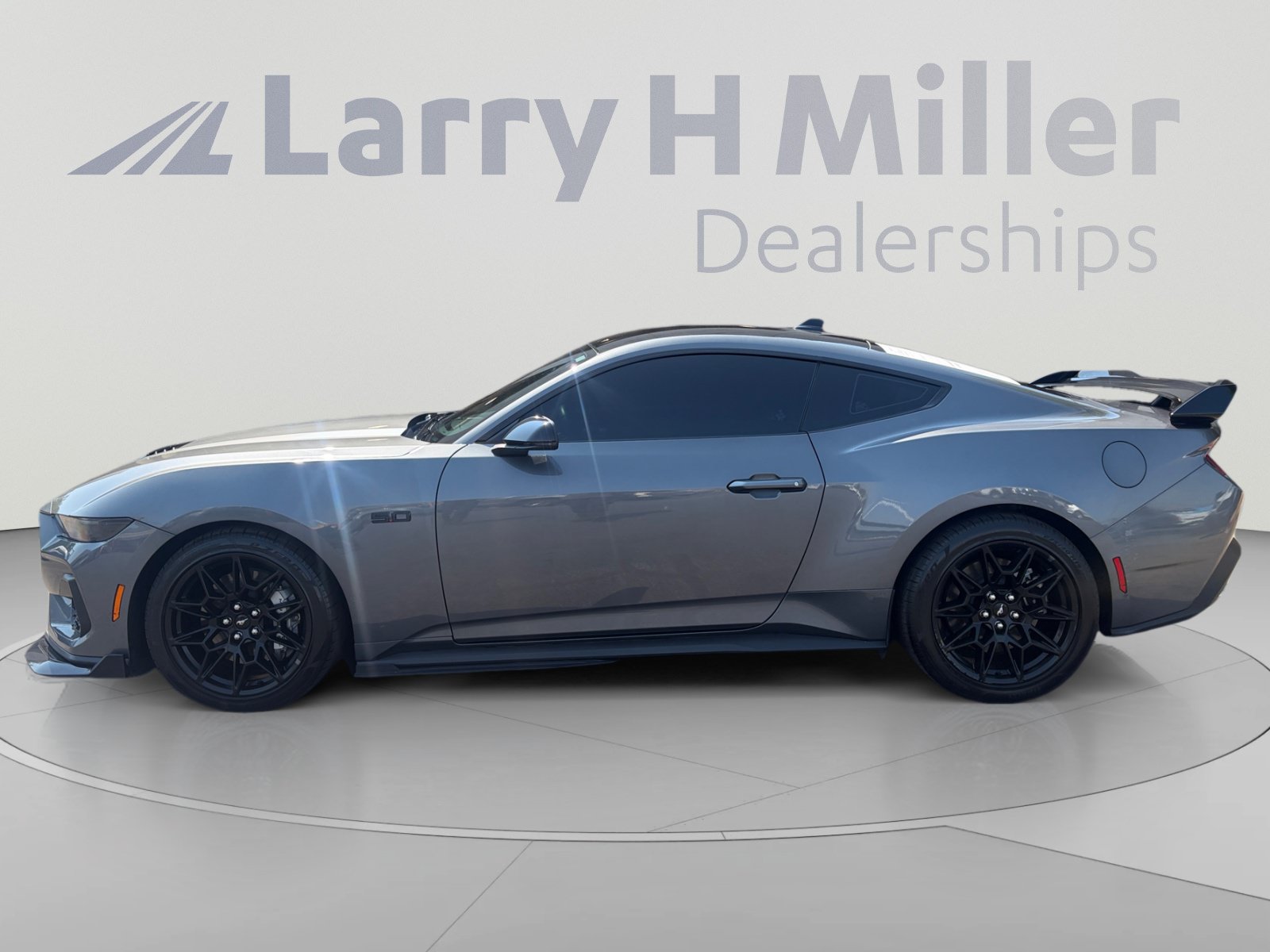Used 2025 Ford Mustang GT Premium RWD image 2