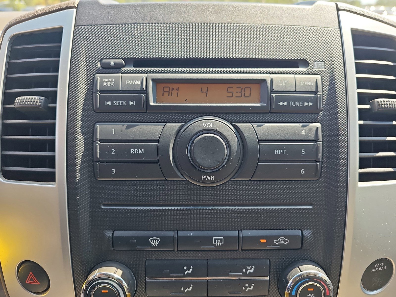 Used 2010 Nissan Frontier SE RWD image 22