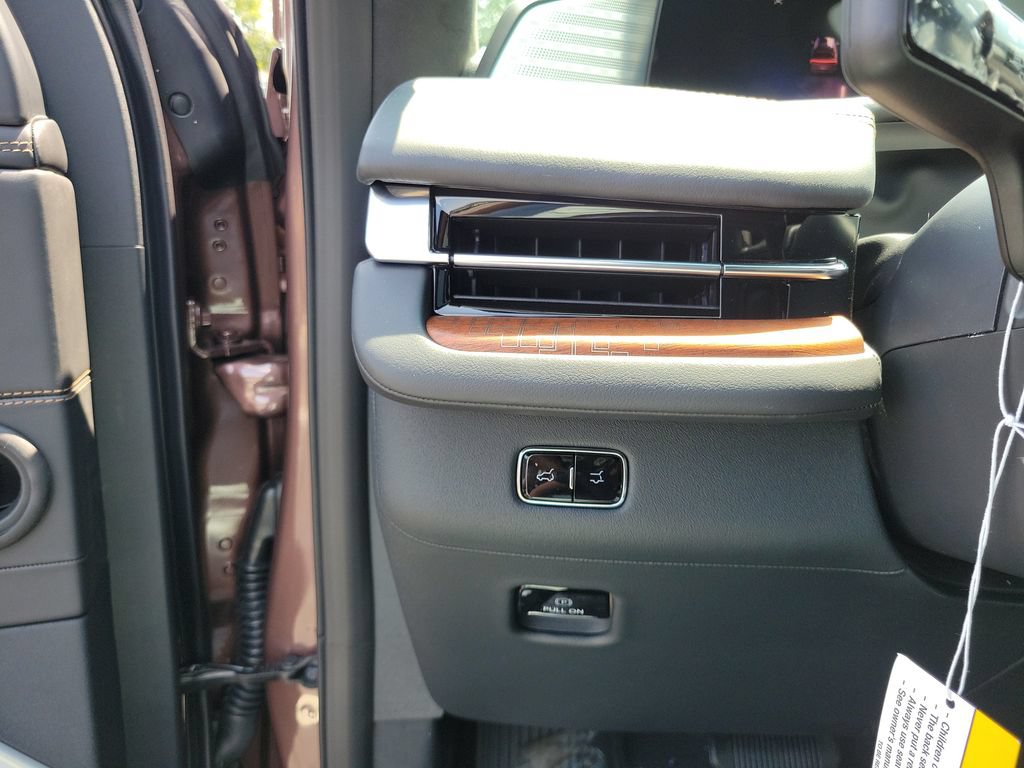 New 2027 Lincoln Navigator Black Label AWD/4WD image 23