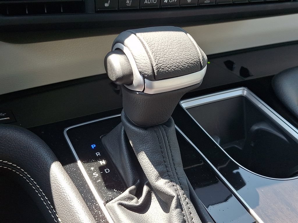 Used 2026 Toyota Sienna Limited AWD/4WD image 16
