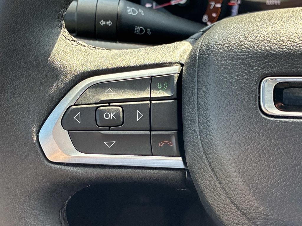 Used 2024 Jeep Compass Limited w/ Sun and Sound Group AWD/4WD image 25
