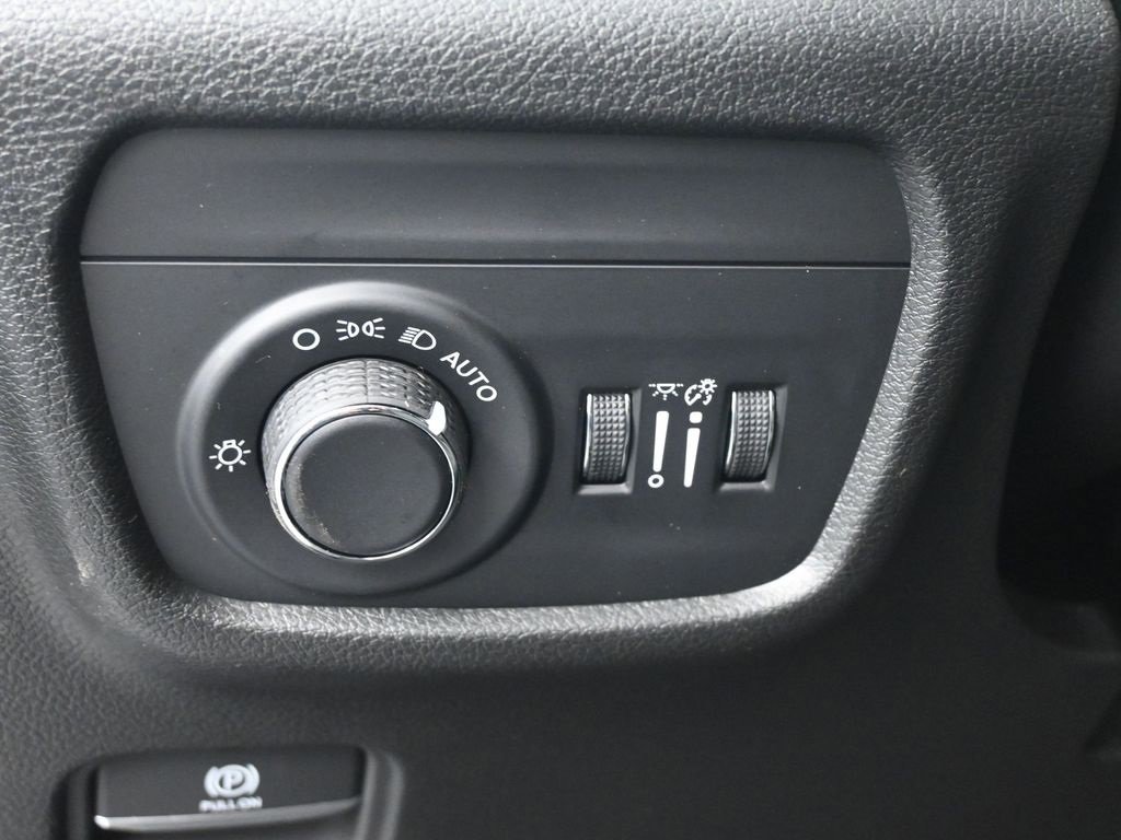 New 2025 Jeep Grand Cherokee Laredo w/ Luxury Tech Group I image 21