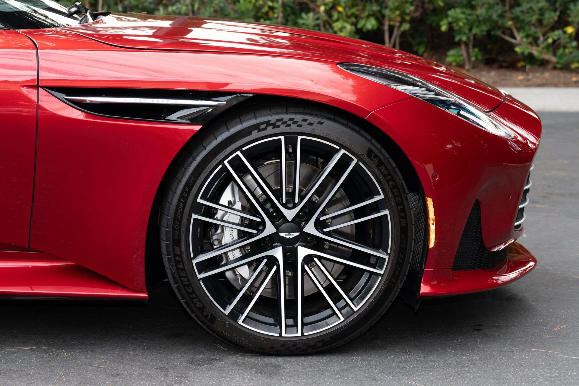 Used 2024 Aston Martin DB12 Coupe image 23