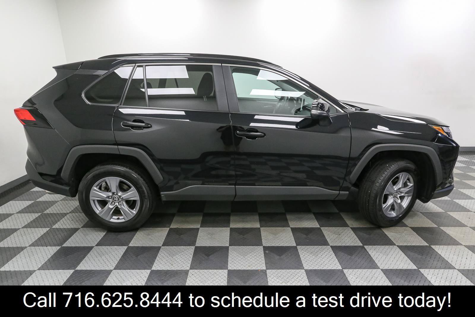 Used 2025 Toyota RAV4 XLE AWD/4WD image 7