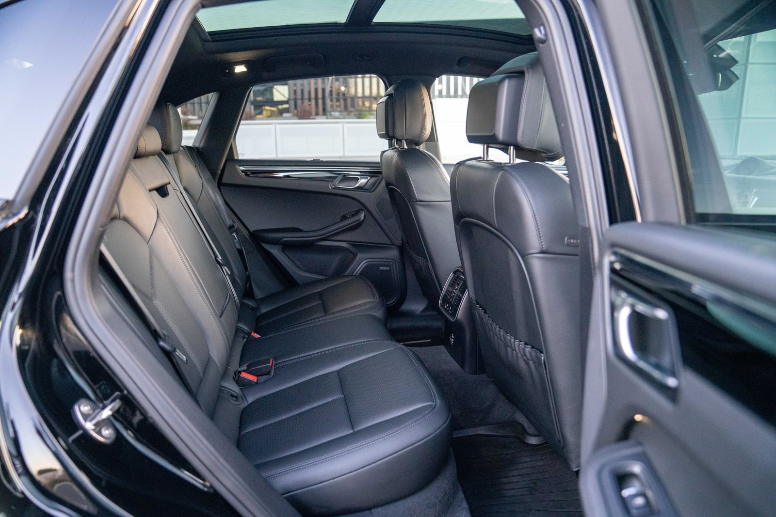Certified 2026 Porsche Macan Turbo AWD/4WD image 25