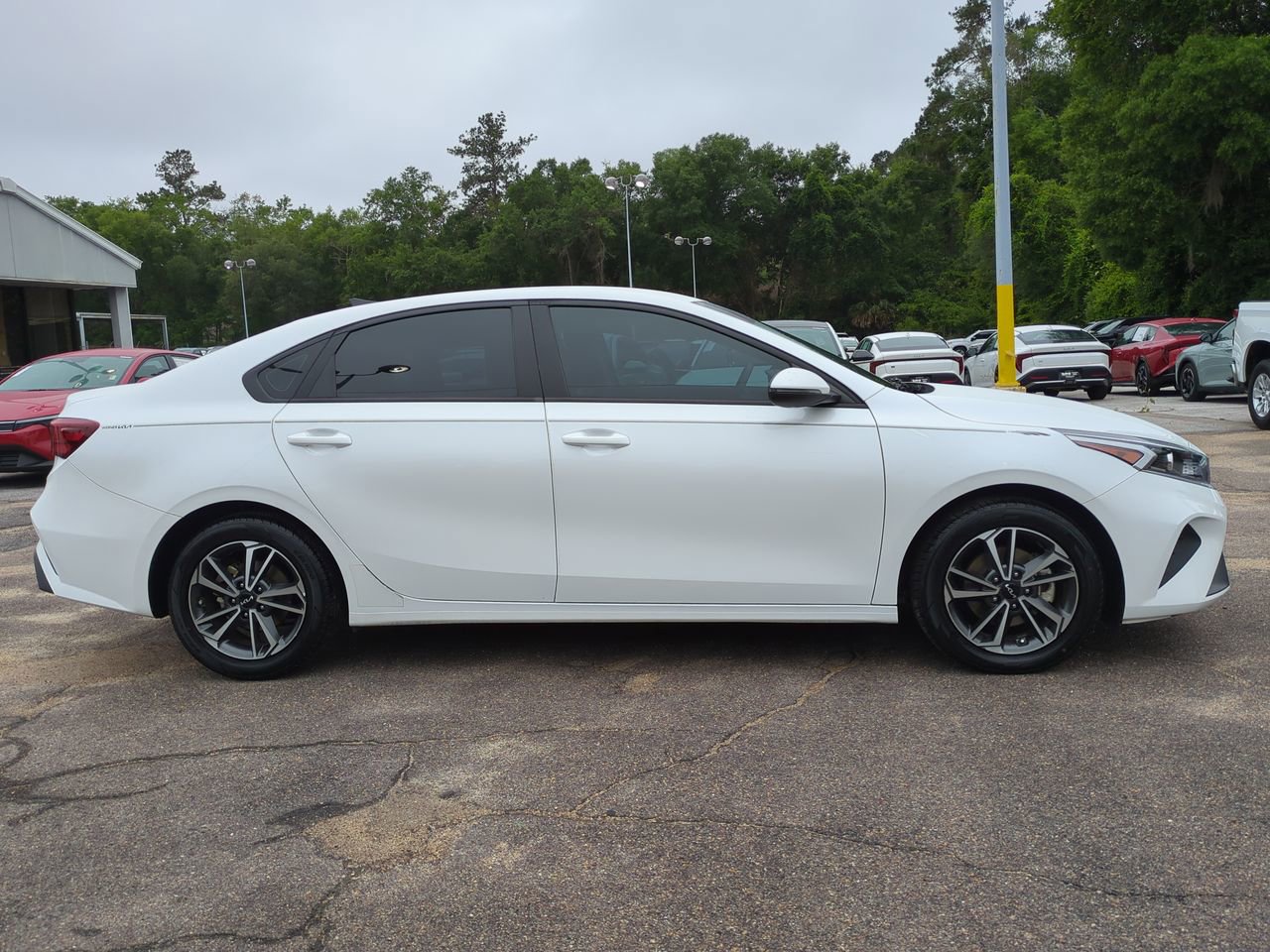Certified 2023 Kia Forte LXS w/ LXS Technology Package FWD image 4