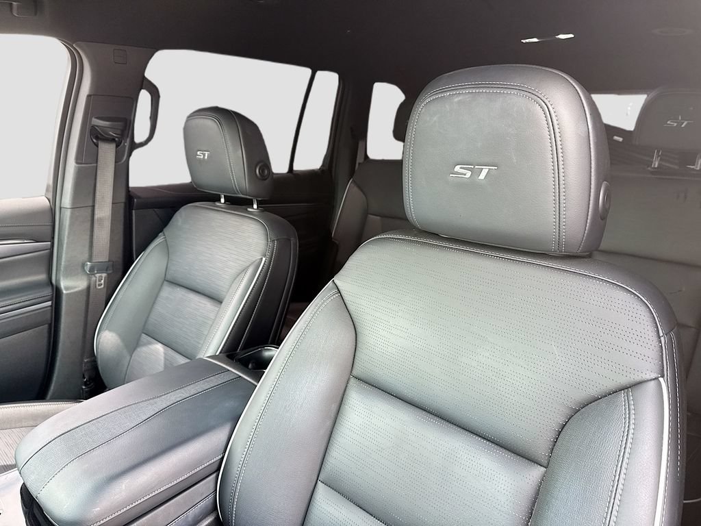 Used 2025 Buick Enclave Sport Touring w/ Power Package FWD image 13