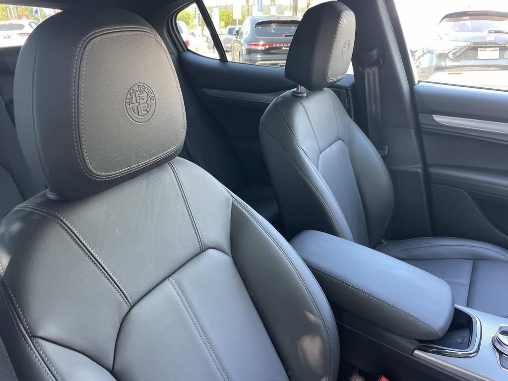 Used 2025 Alfa Romeo Stelvio Sprint AWD/4WD image 29