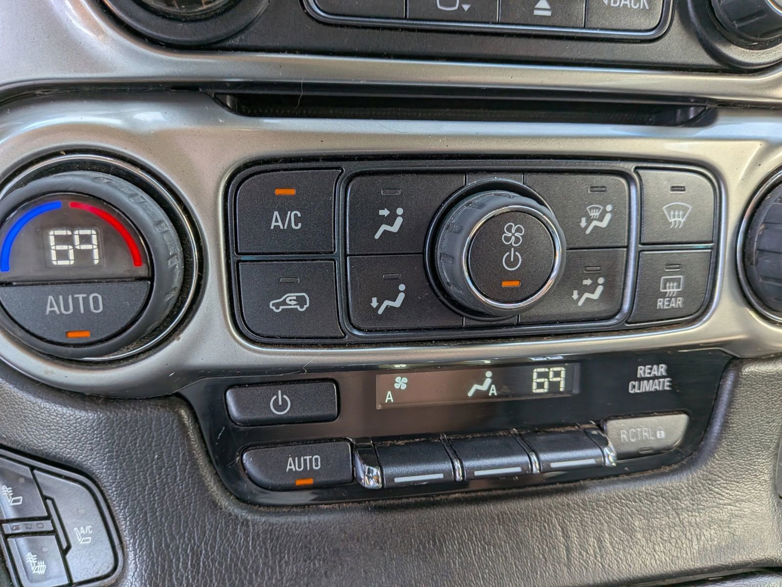 Used 2016 Chevrolet Suburban LTZ image 78