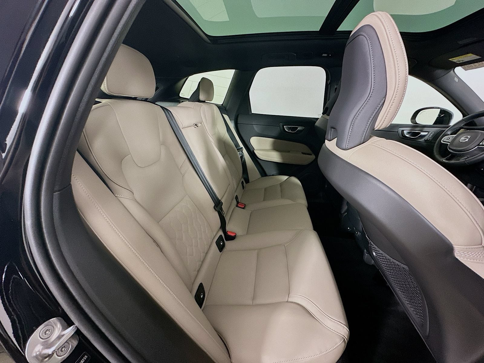 Used 2026 Volvo XC60 B5 Plus w/ Protection Package Premier AWD/4WD image 42