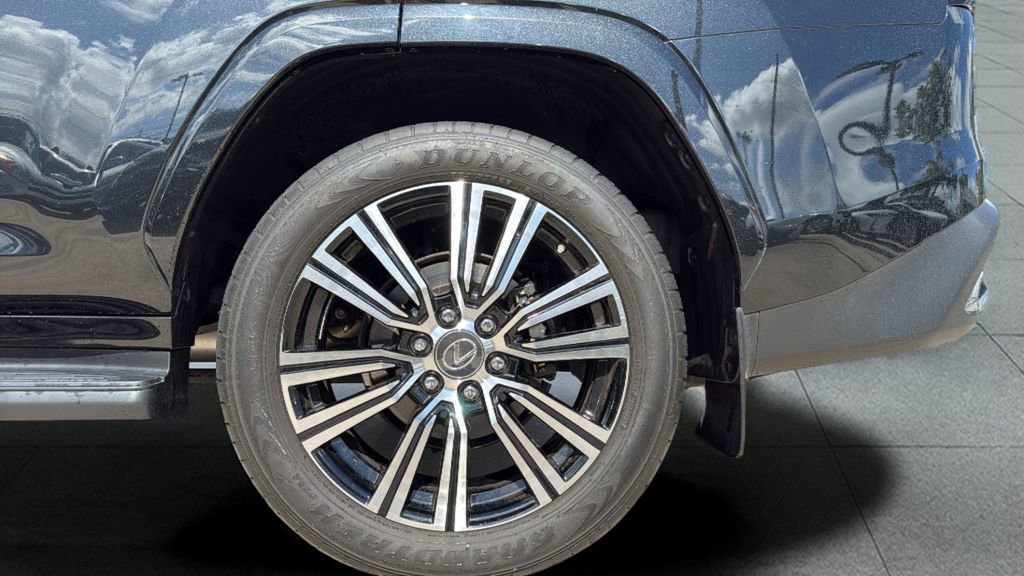 Used 2022 Lexus LX 600 4WD w/ Luxury Package image 21