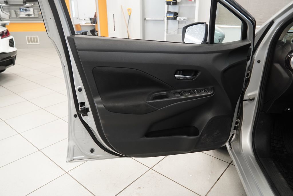 Used 2021 Nissan Versa SV image 5