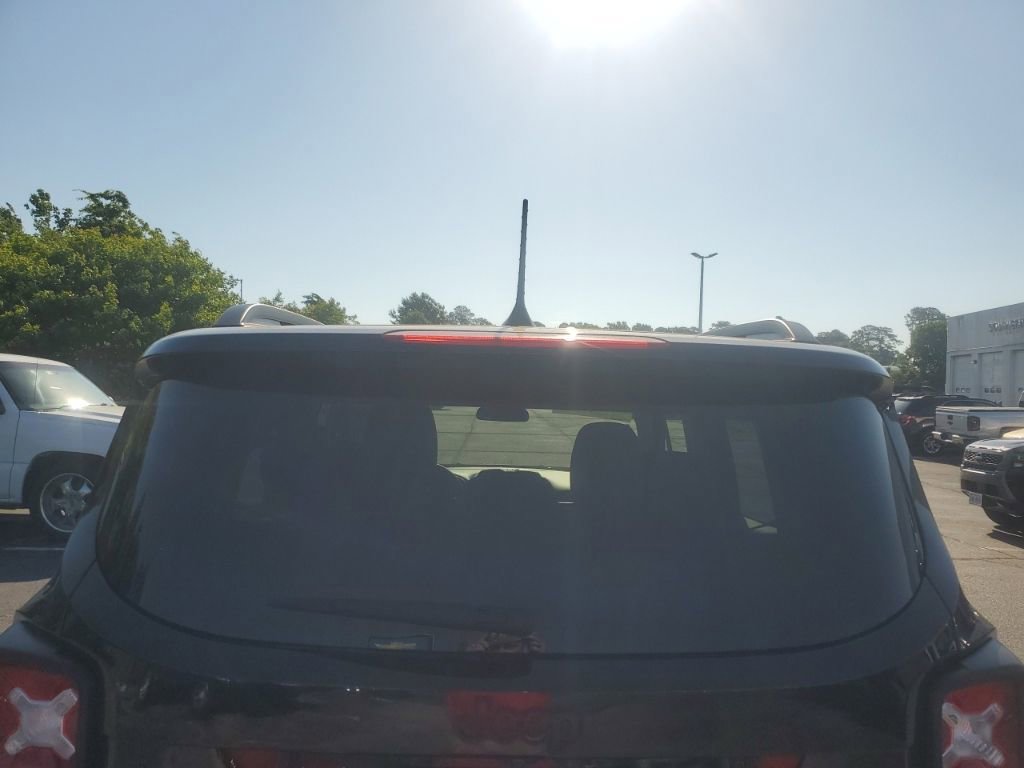 Used 2023 Jeep Renegade Latitude AWD/4WD image 4