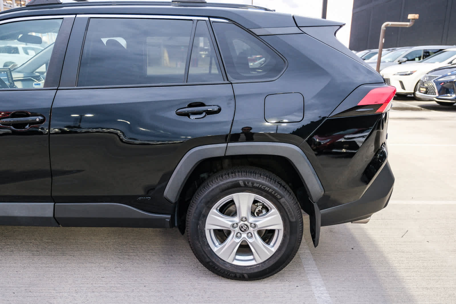 Used 2021 Toyota RAV4 LE w/ Carpet Mat Package (TMS) AWD/4WD image 8