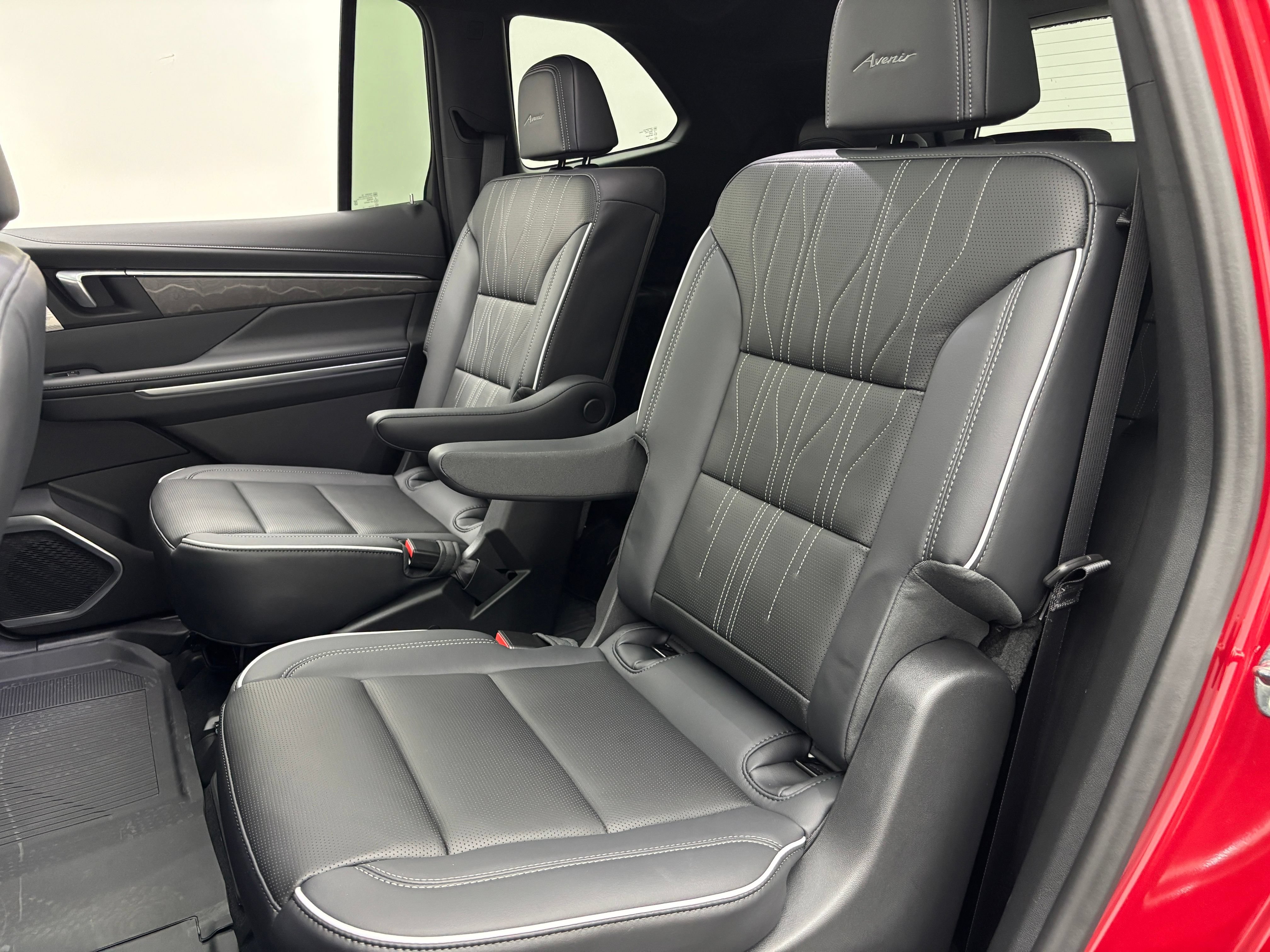 New 2027 Buick Enclave Avenir w/ LPO, Floor Liner Package AWD/4WD image 48