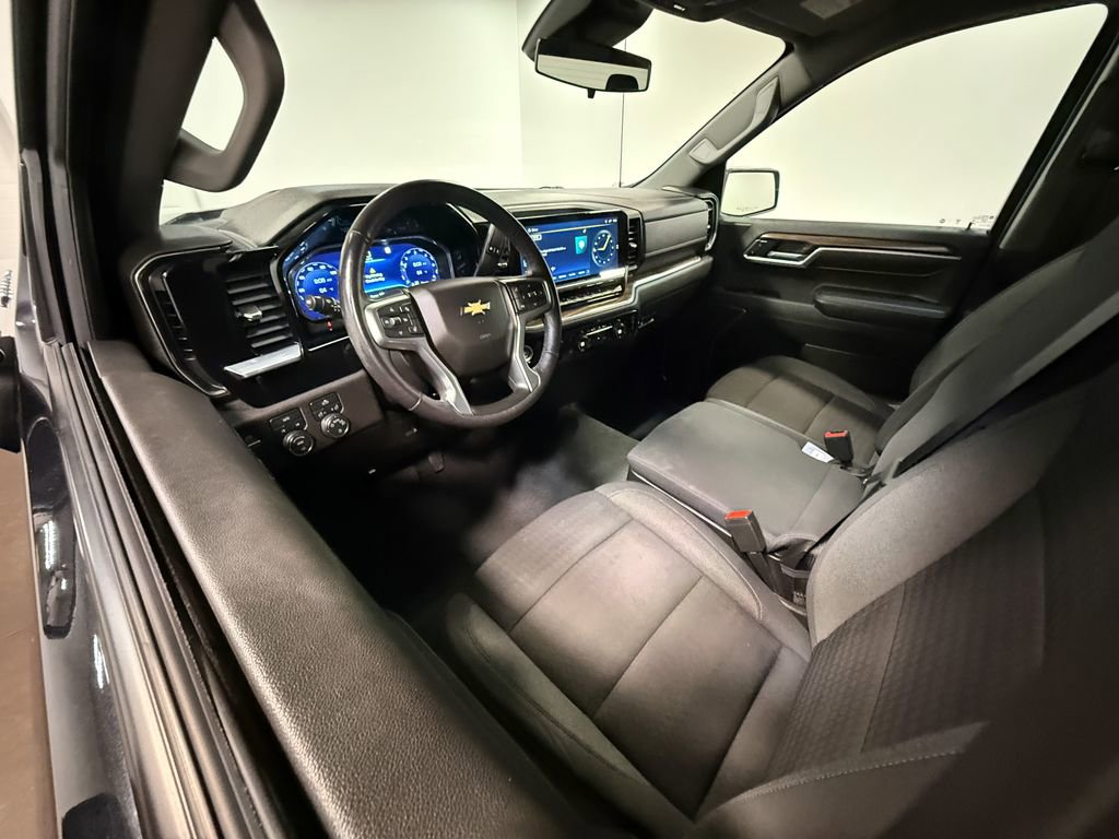 Used 2022 Chevrolet Silverado 1500 LT image 2