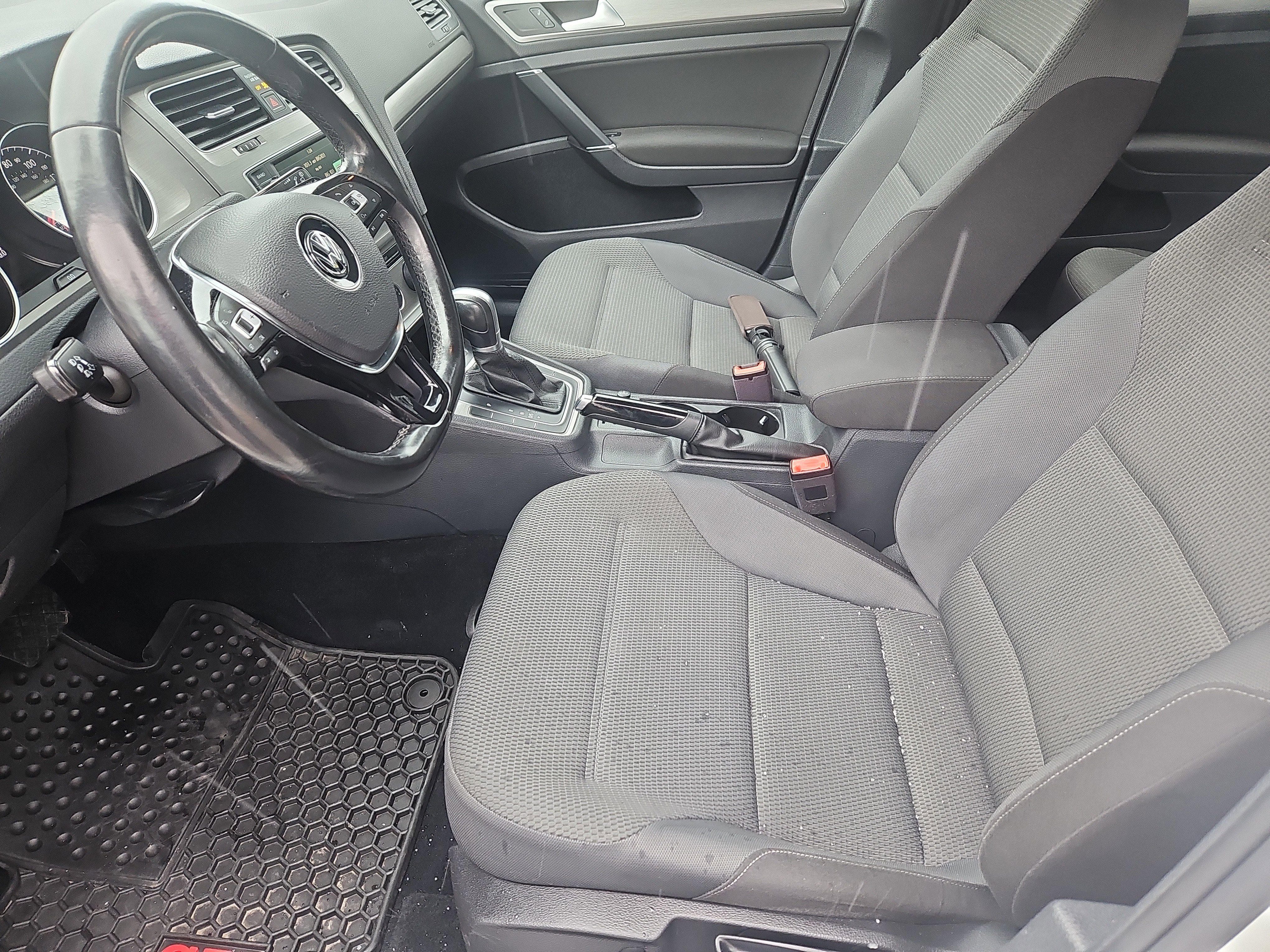 Used 2016 Volkswagen Golf S image 25