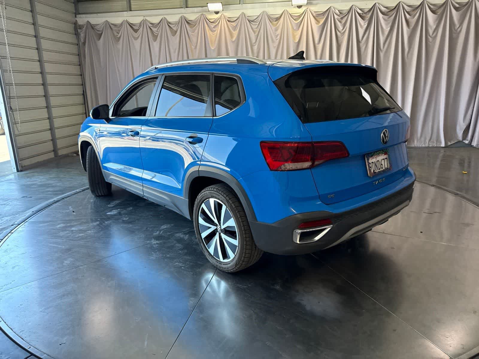 Used 2023 Volkswagen Taos SE w/ Panoramic Sunroof Package AWD/4WD image 6