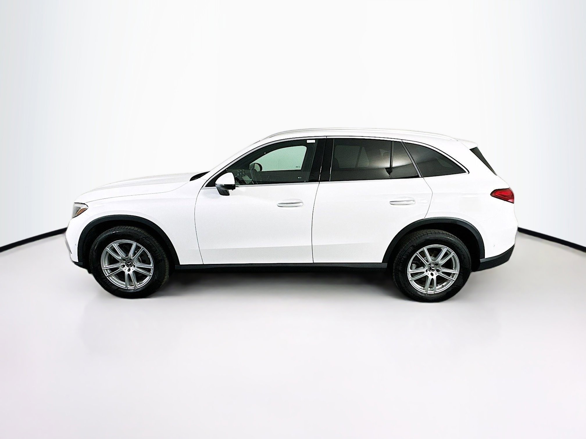 Used 2025 Mercedes-Benz GLC 300 image 4
