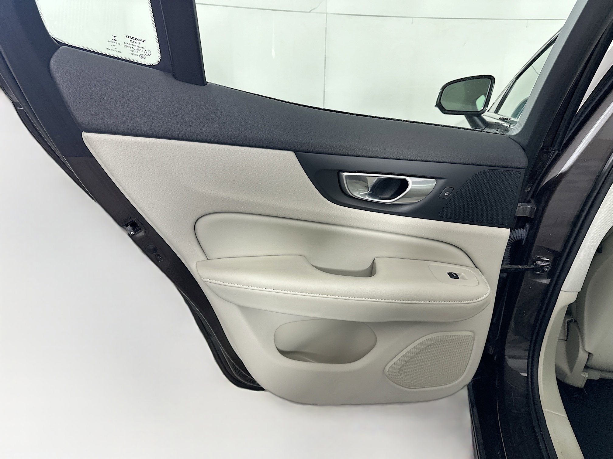 Used 2024 Volvo S60 B5 Plus image 27