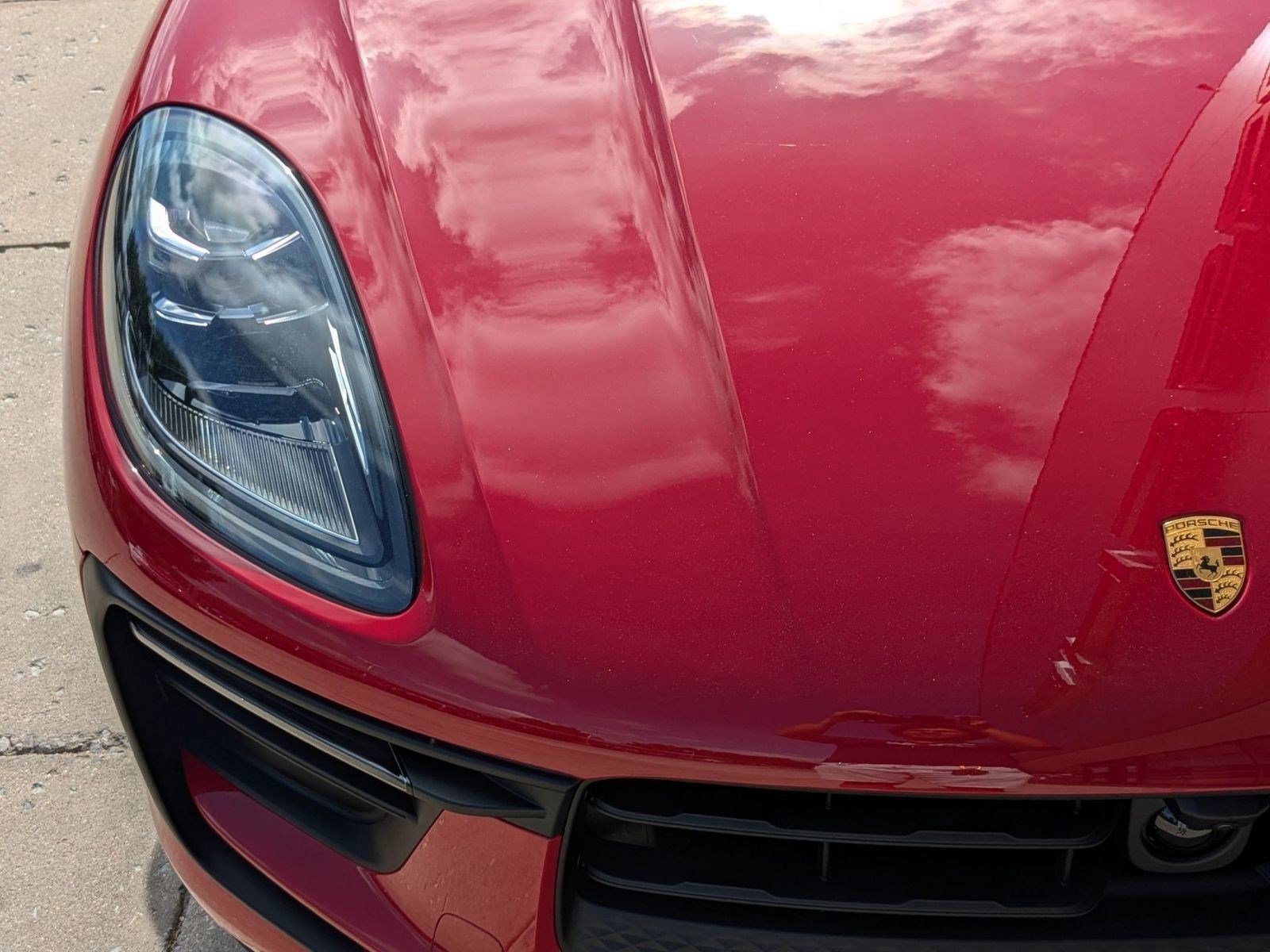 Certified 2025 Porsche Macan image 12