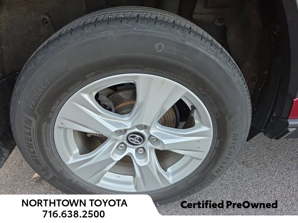 Used 2021 Toyota RAV4 XLE image 3
