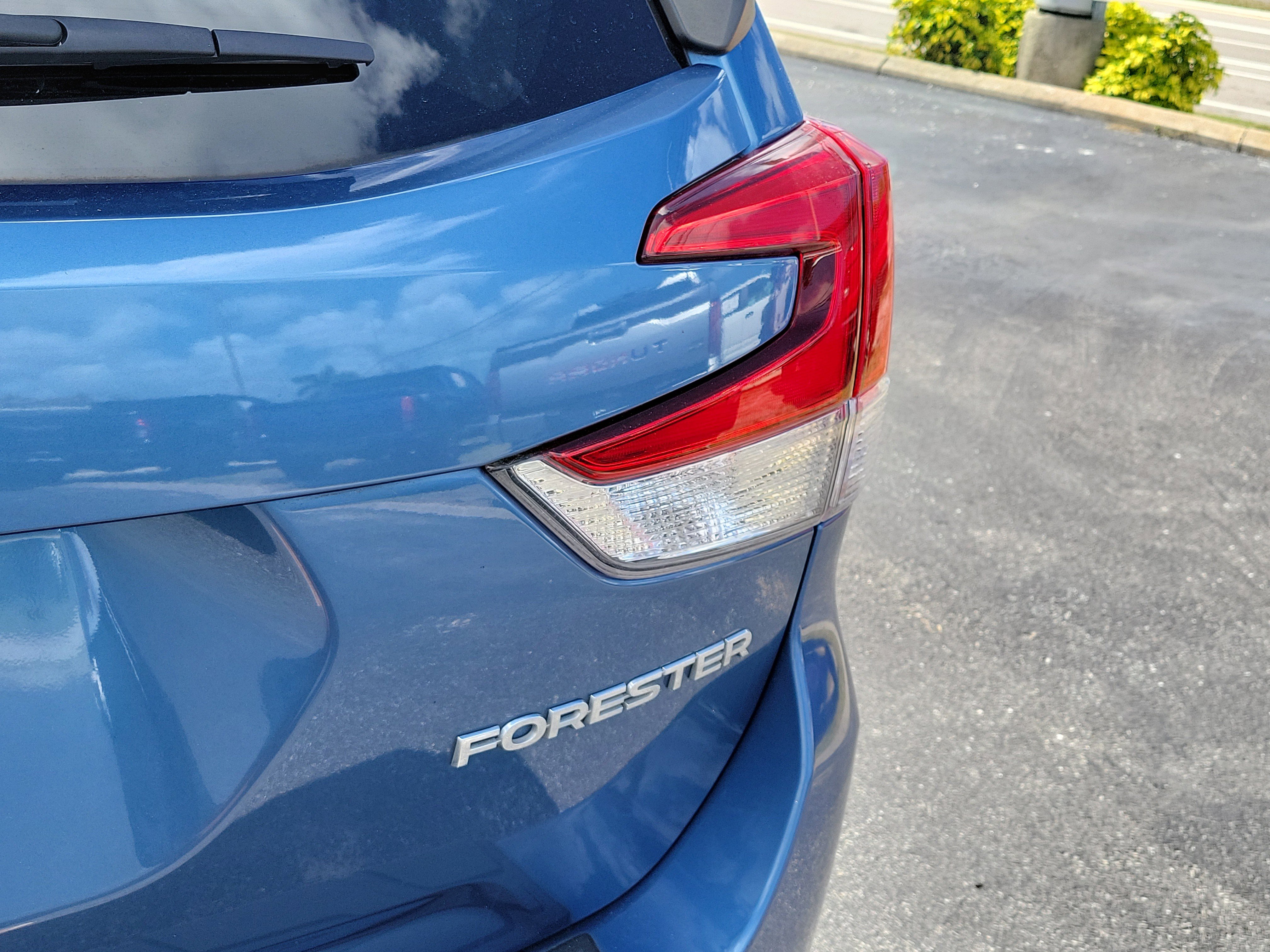 Used 2020 Subaru Forester Premium image 11