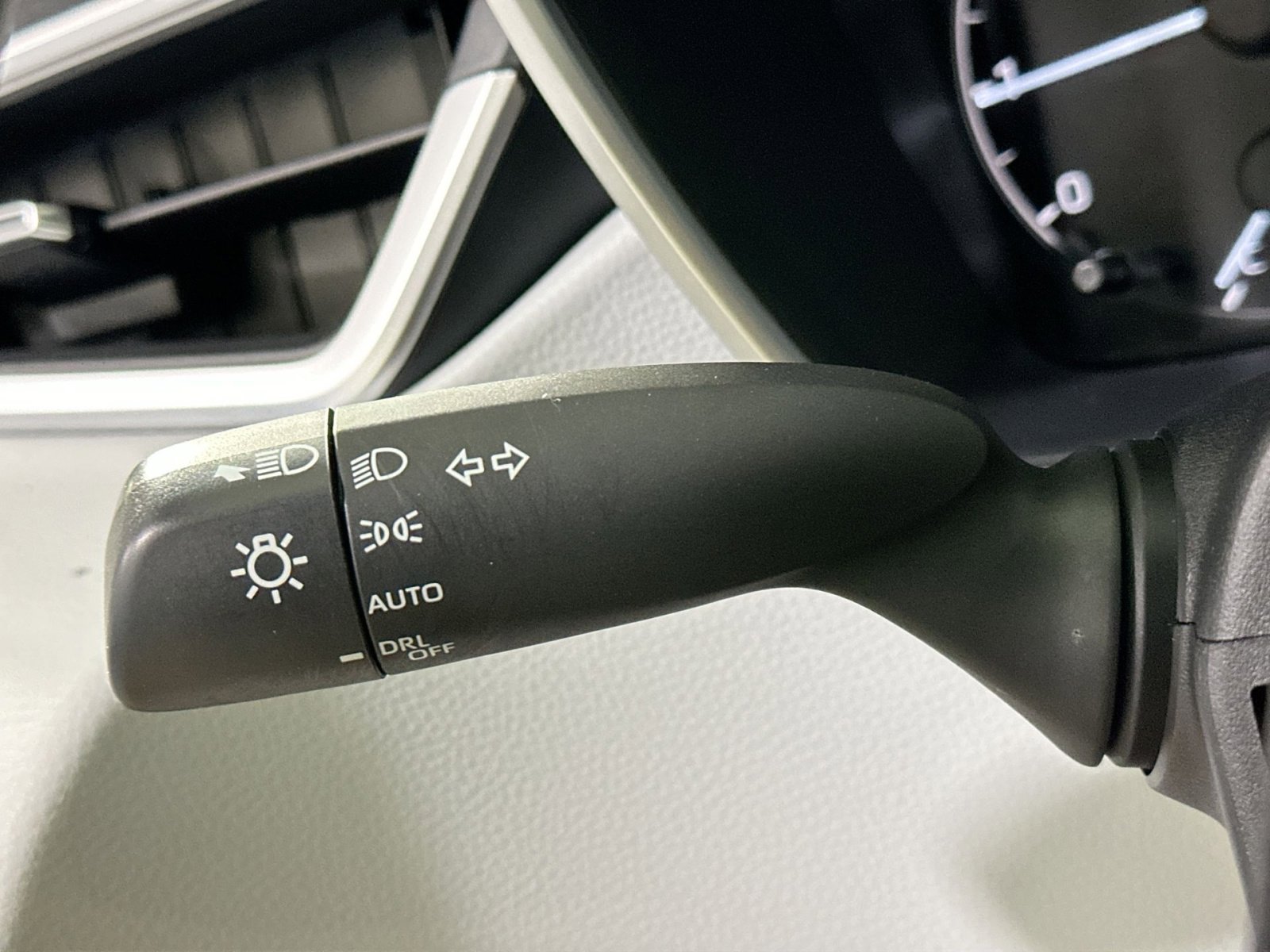 Used 2023 Toyota Corolla SE image 29