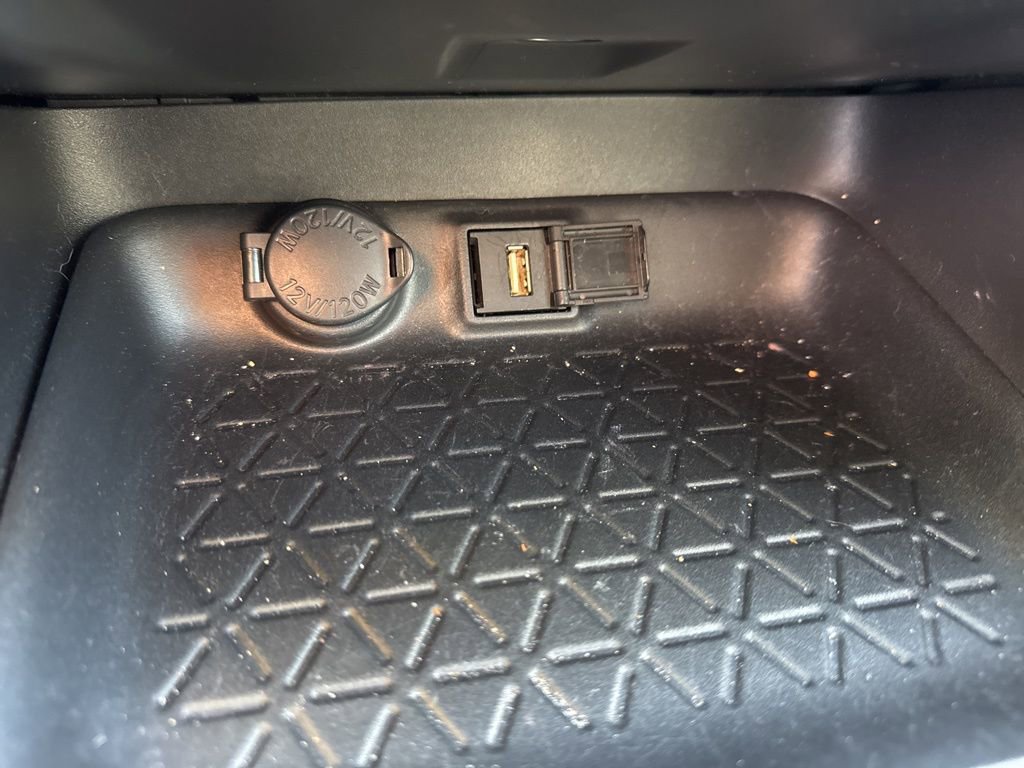 Used 2020 Toyota RAV4 XLE w/ Convenience Package image 6