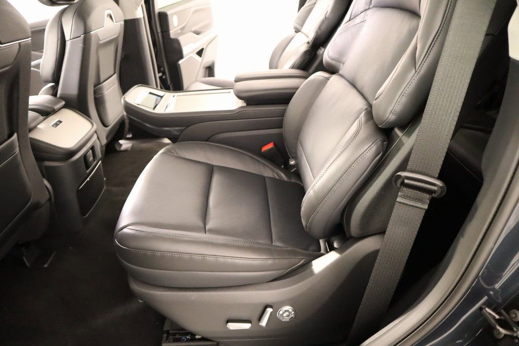 New 2025 Lincoln Navigator Reserve image 12