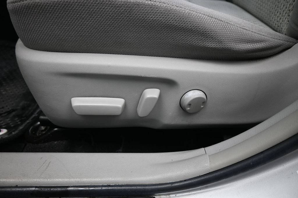 Used 2014 Toyota Camry LE FWD image 10
