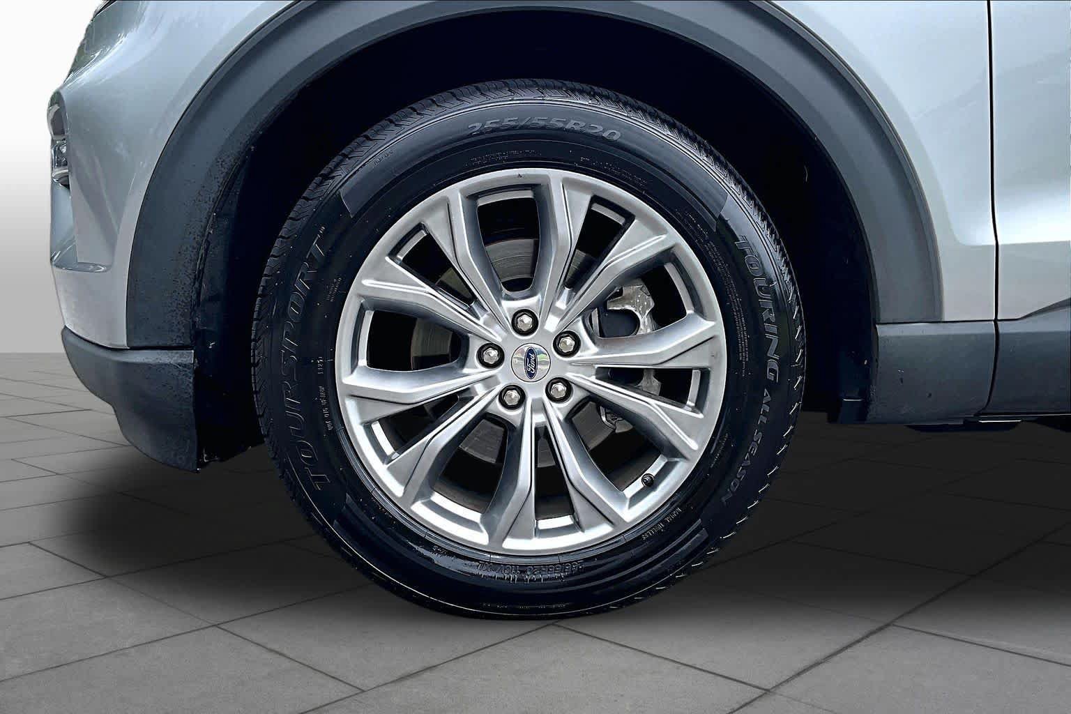 Used 2022 Ford Explorer XLT w/ Equipment Group 202A RWD image 11