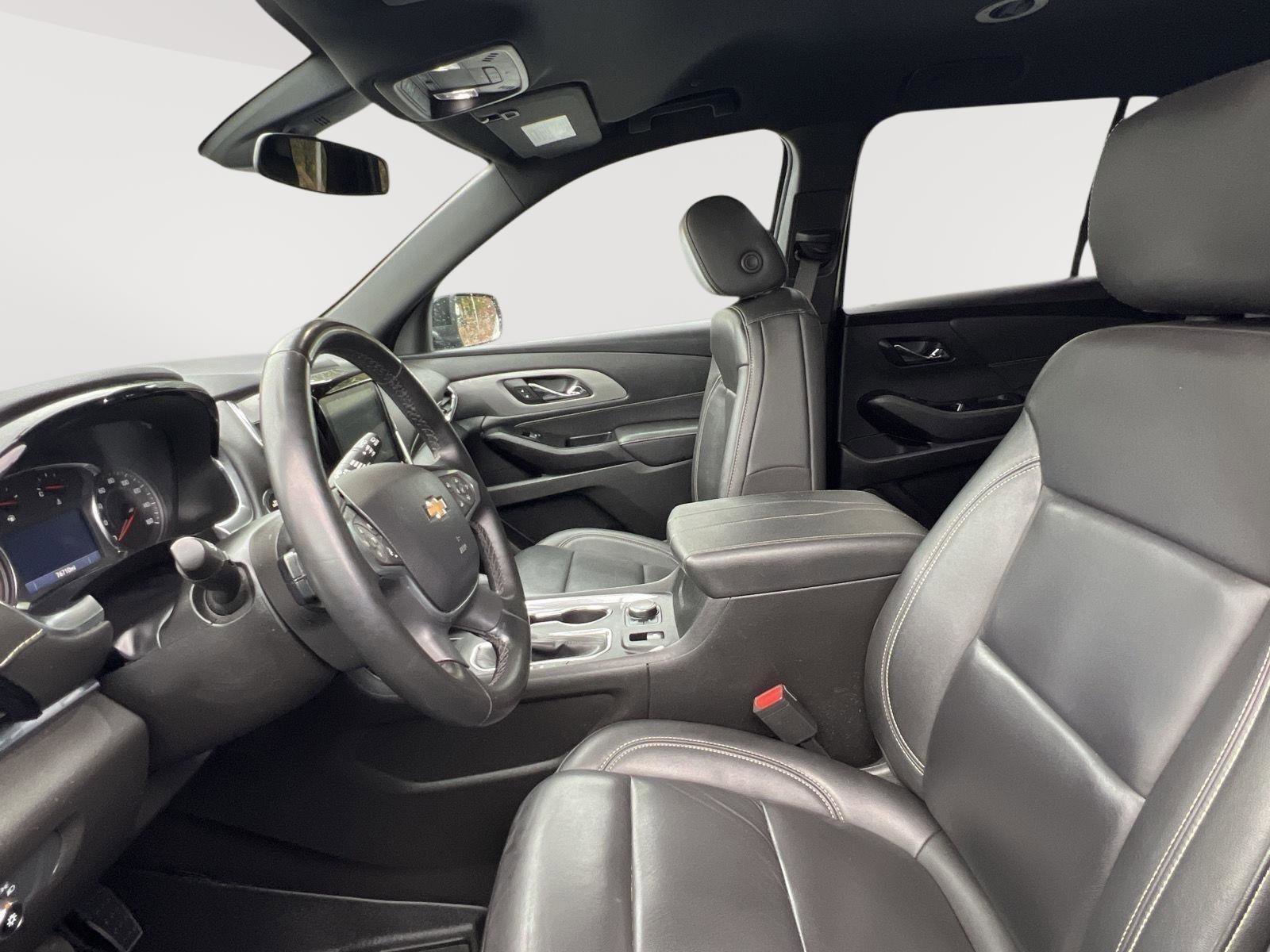 Used 2023 Chevrolet Traverse LT image 9