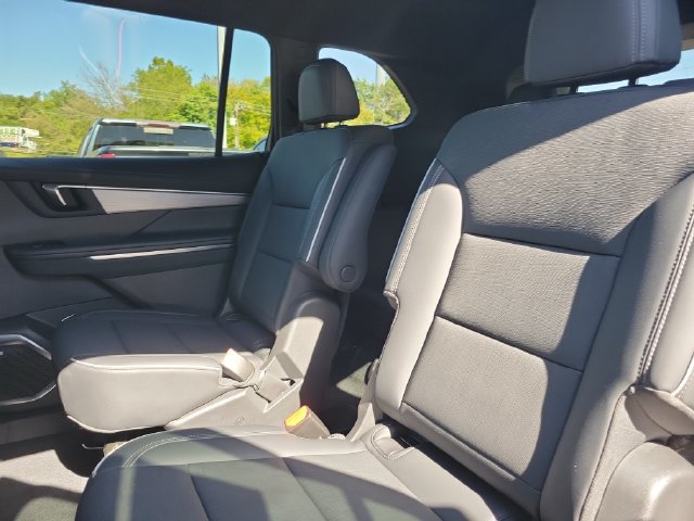 Used 2025 Buick Enclave Preferred FWD image 11