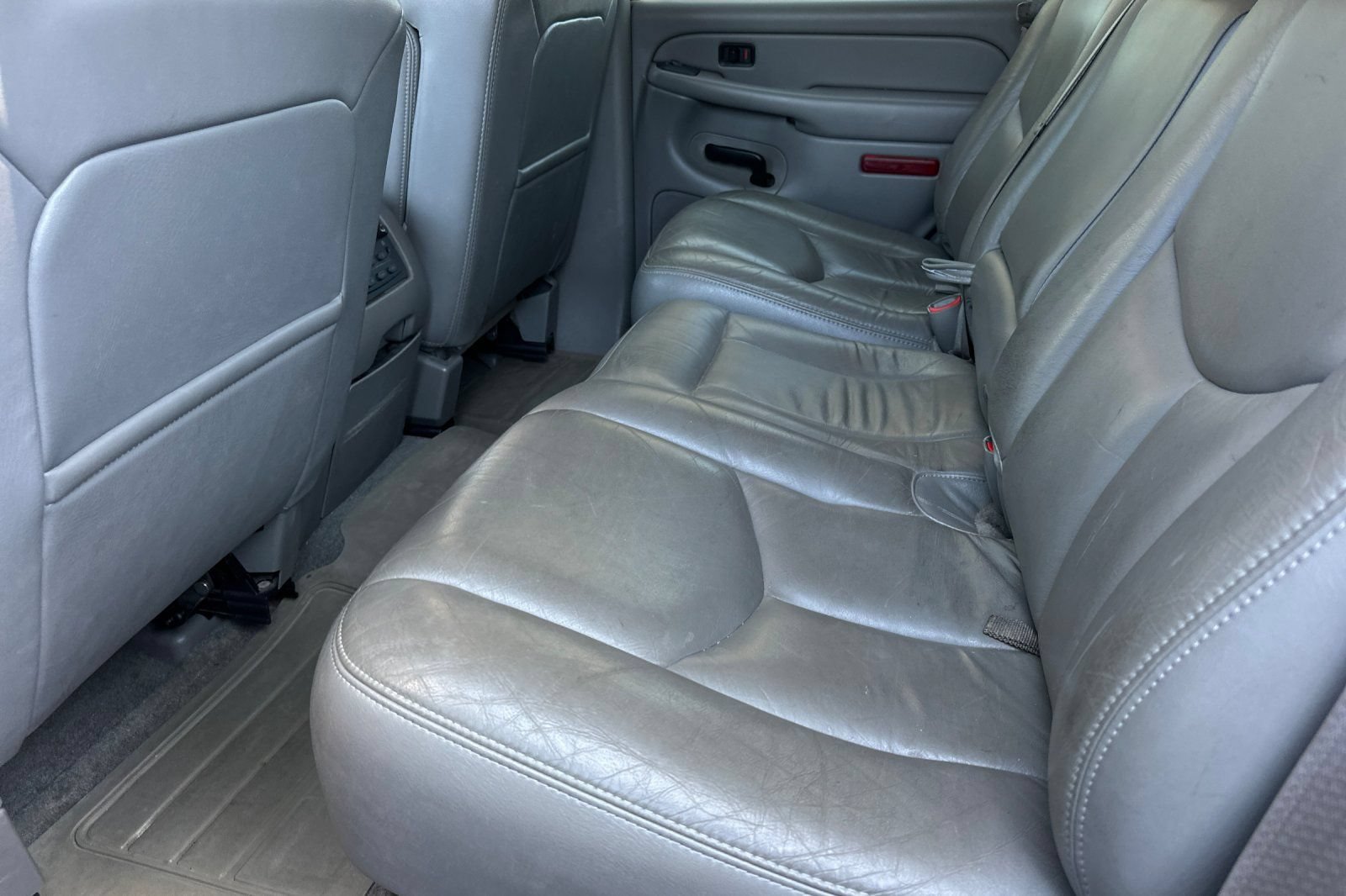 Used 2004 Chevrolet Tahoe LT w/ LT Preferred Equipment Group AWD/4WD image 12
