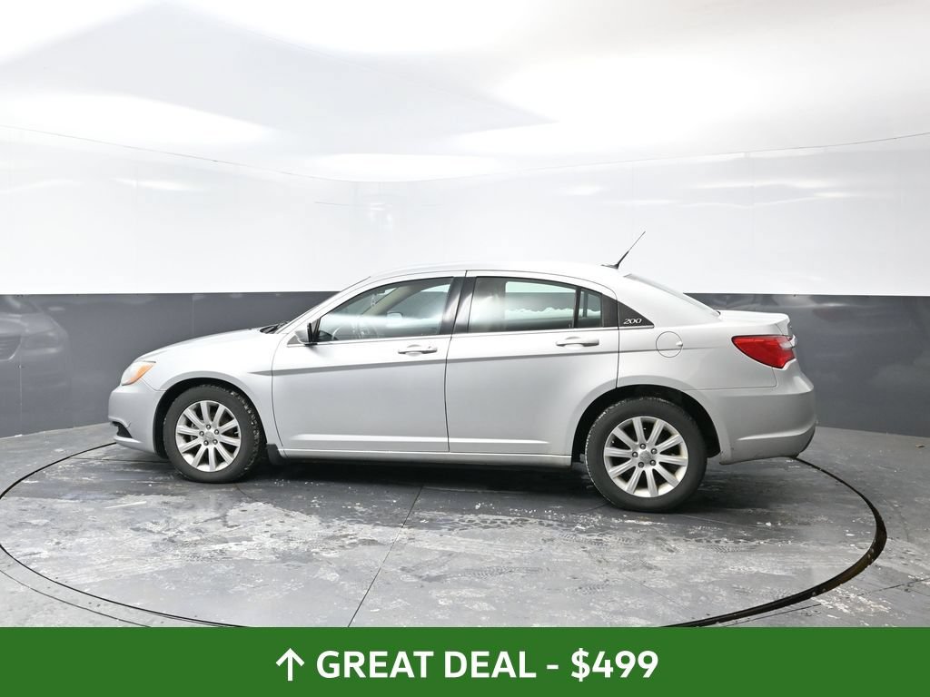 Used 2011 Chrysler 200 Touring FWD image 9