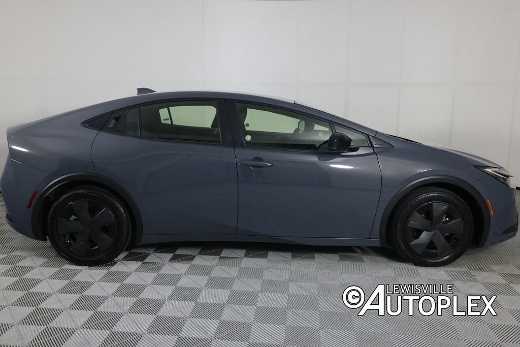 Used 2025 Toyota Prius LE FWD image 4