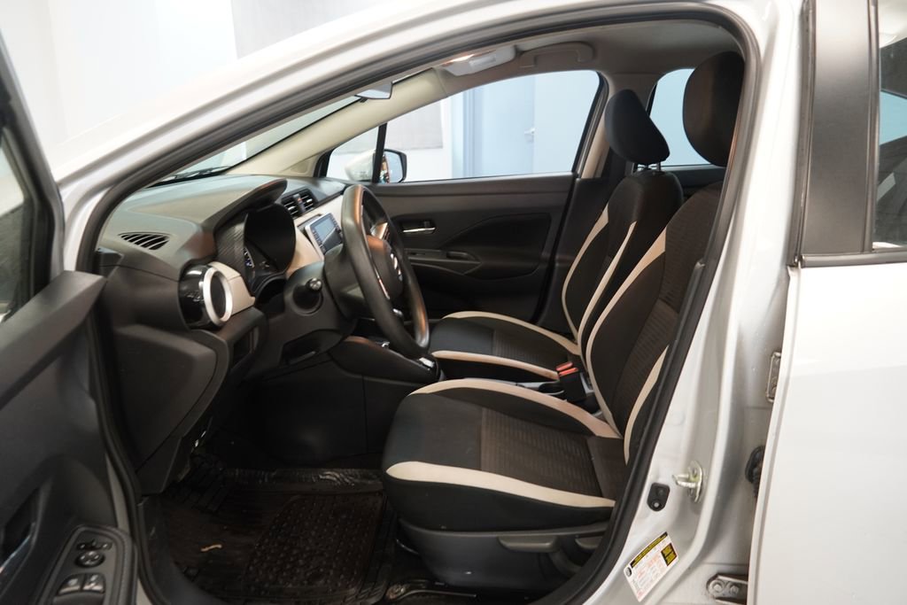 Used 2021 Nissan Versa SV image 4