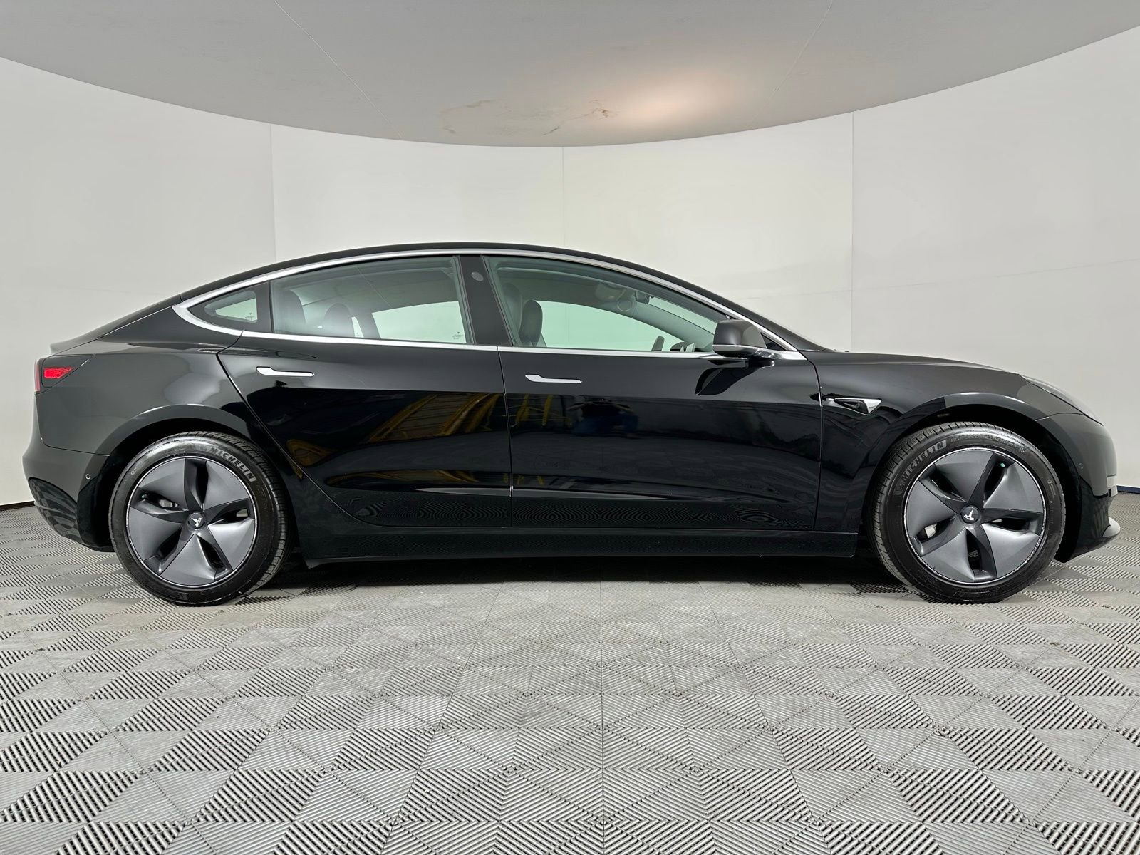 Used 2018 Tesla Model 3 Mid Range image 31