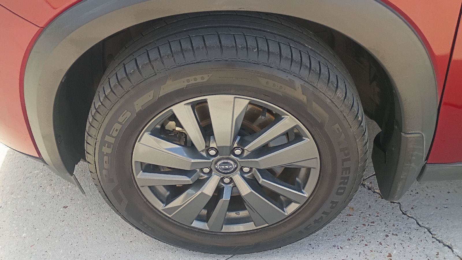 Used 2022 Nissan Pathfinder SV w/ SV Black Package FWD image 25