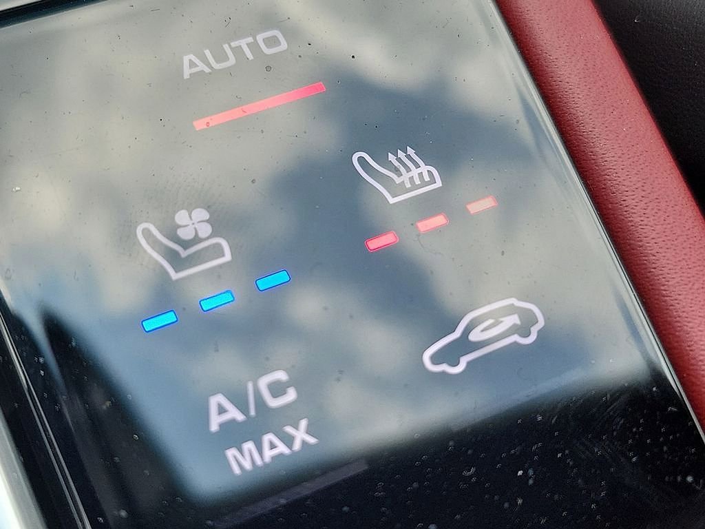 Used 2023 Porsche Cayenne Coupe image 24