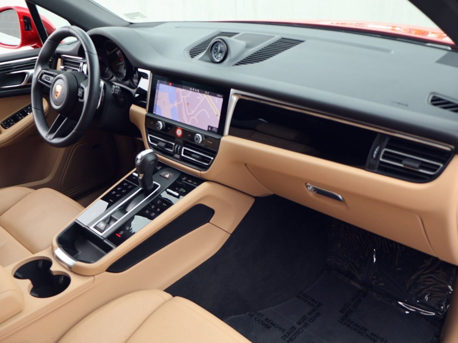 Certified 2025 Porsche Macan AWD/4WD image 25