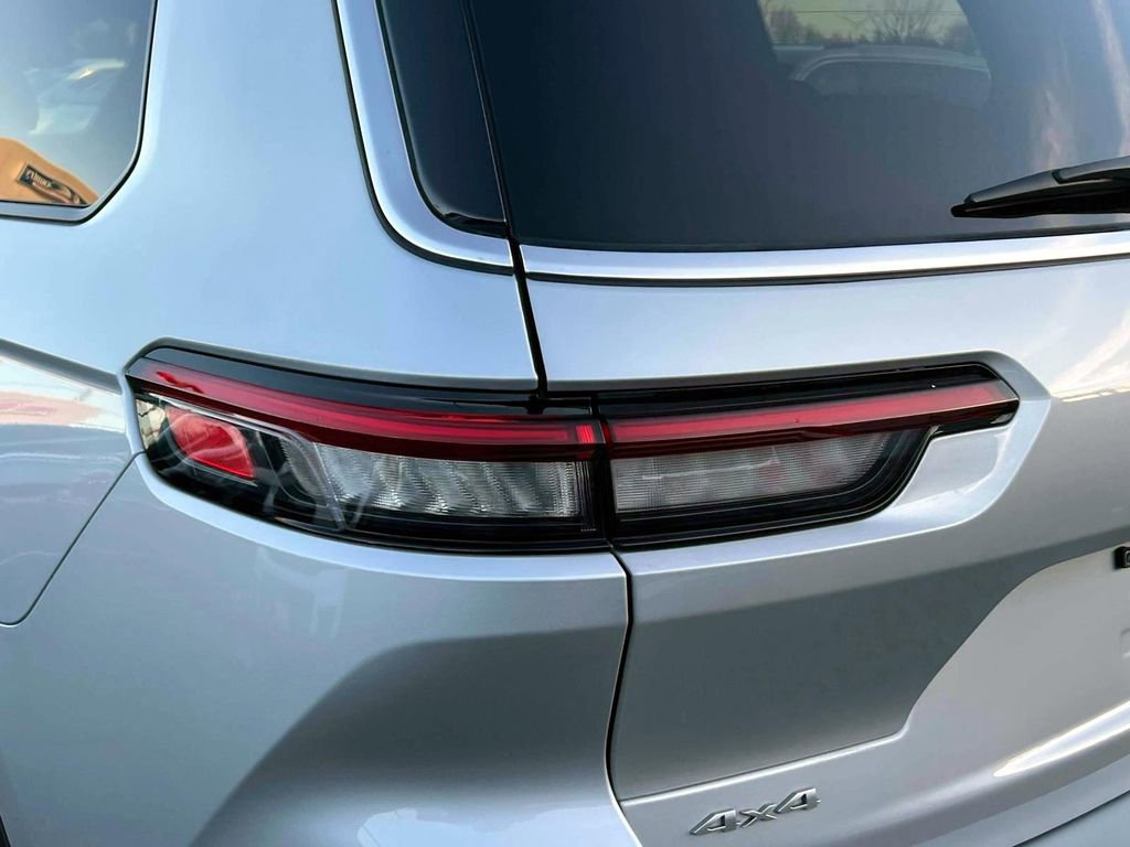 Certified 2024 Jeep Grand Cherokee L Limited image 9