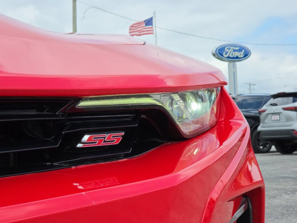 Used 2020 Chevrolet Camaro SS RWD image 10