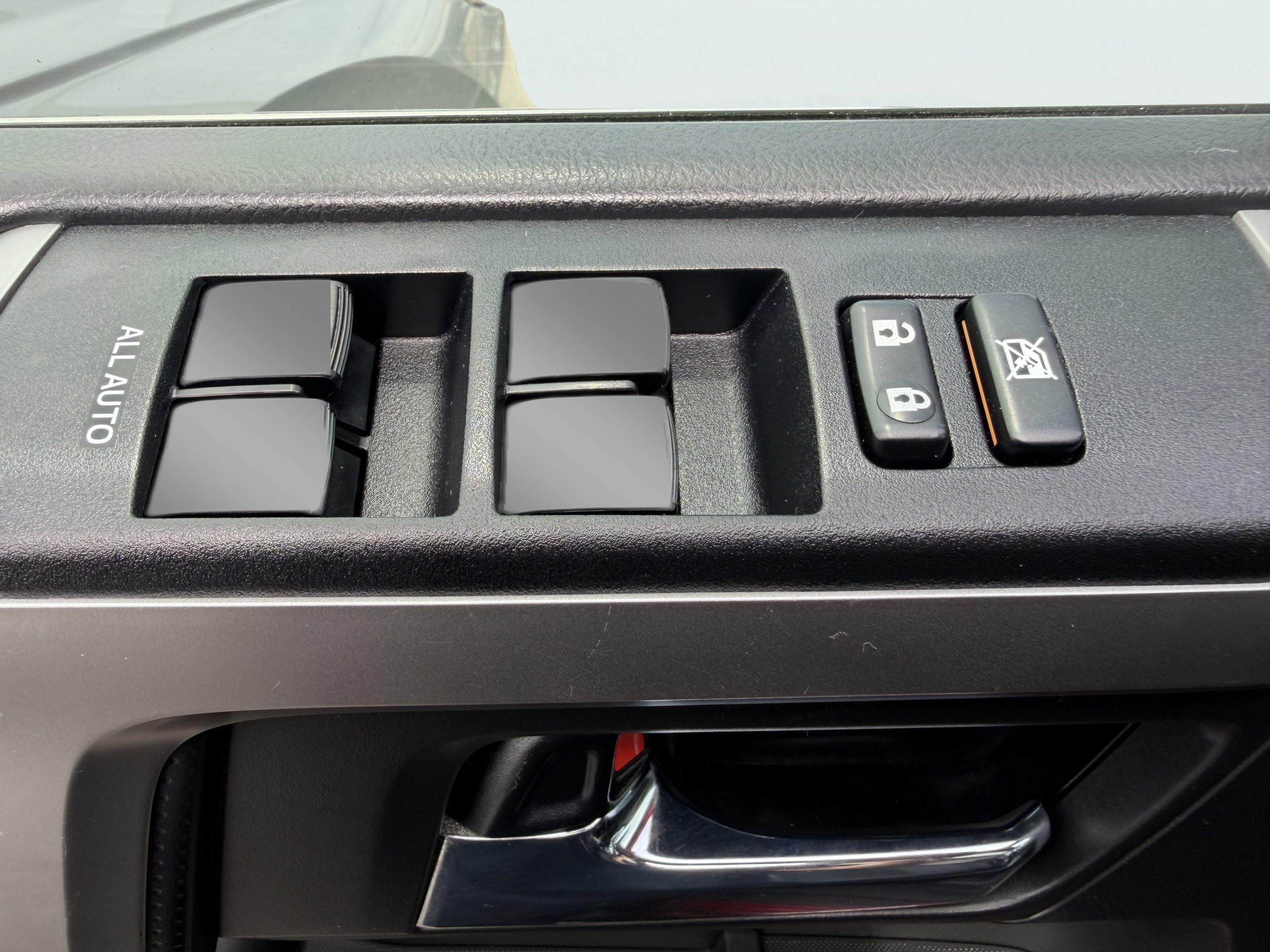 Used 2018 Toyota 4Runner SR5 AWD/4WD image 16